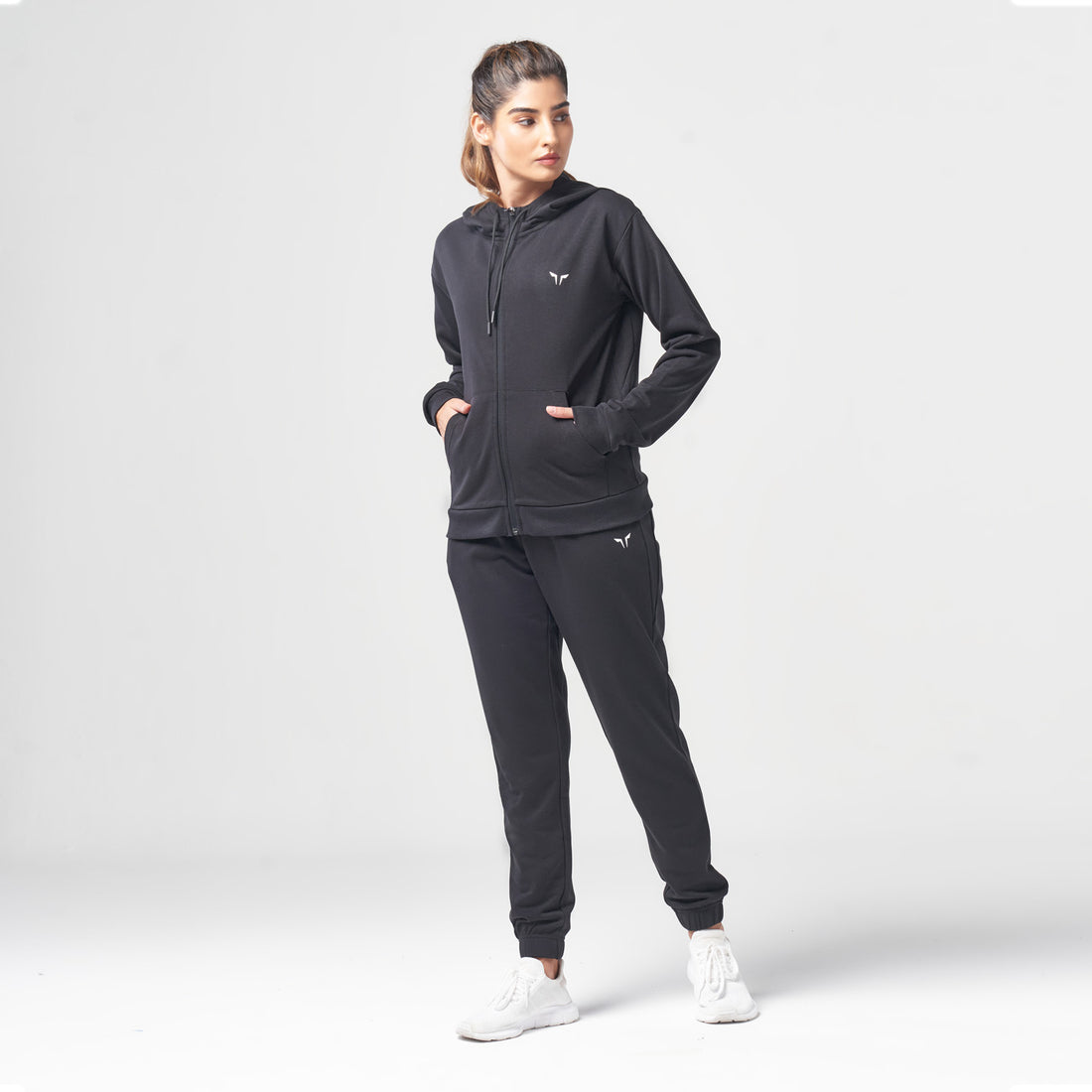 ESSENTIAL ZIP UP HOODIE - BLACK